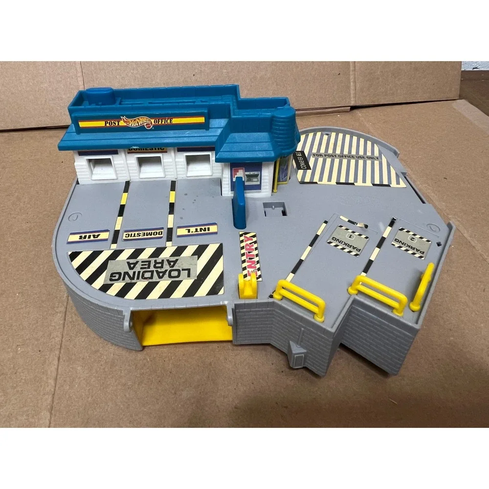 Vintage 1998 Hot Wheels Post Office Playset Mattel City Building Loading Area